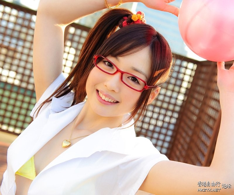   lovely - charming 可愛迷人