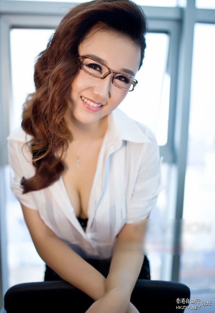   lovely - charming 可愛迷人