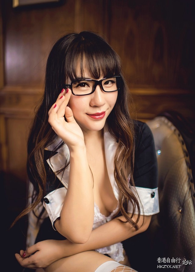   lovely - charming 可愛迷人
