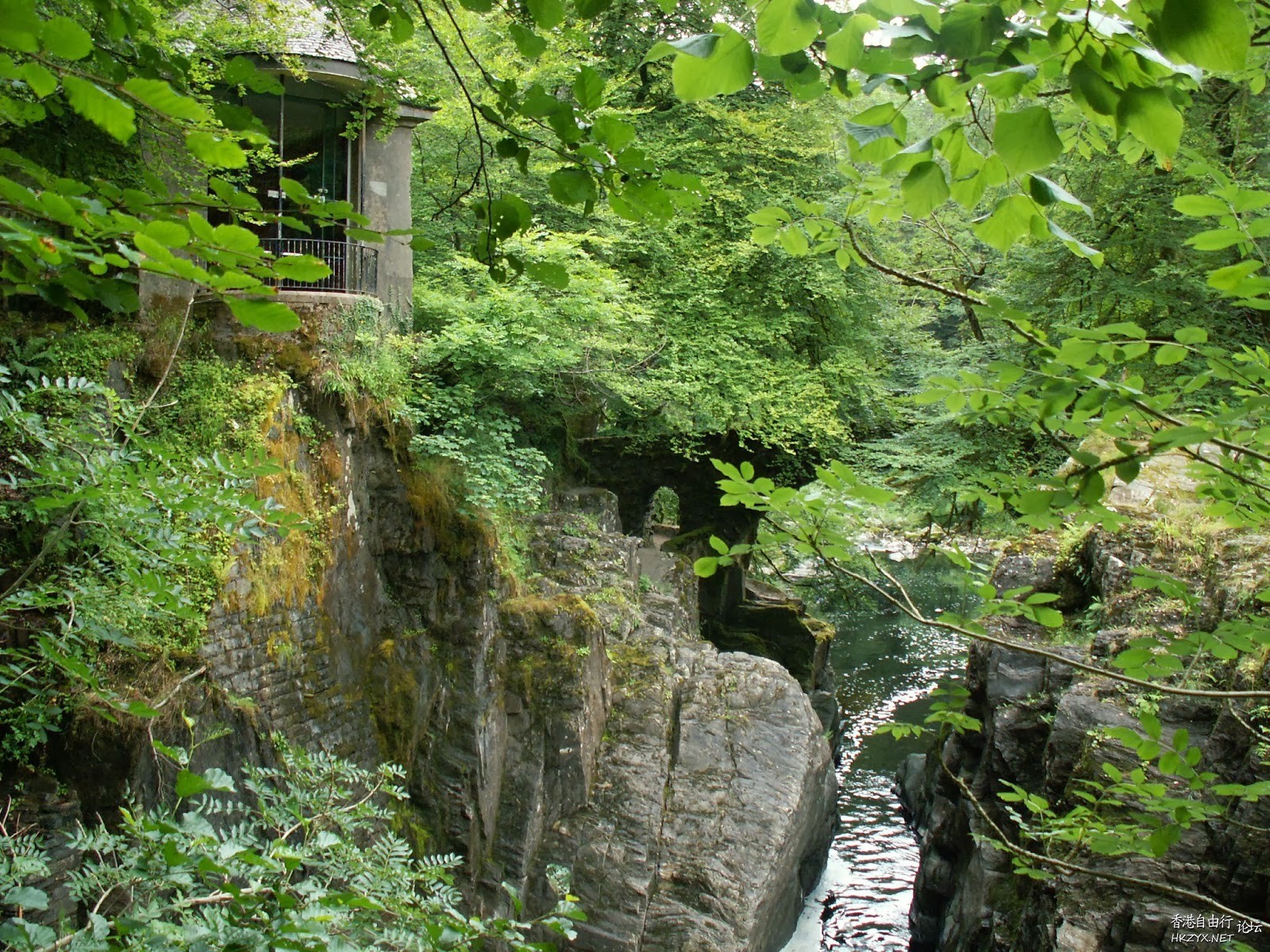 The old castle in gorge"  World Trave...欧美