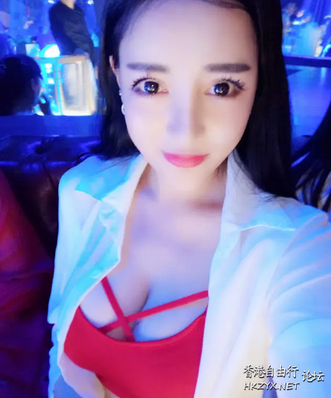   lovely - charming 可愛迷人