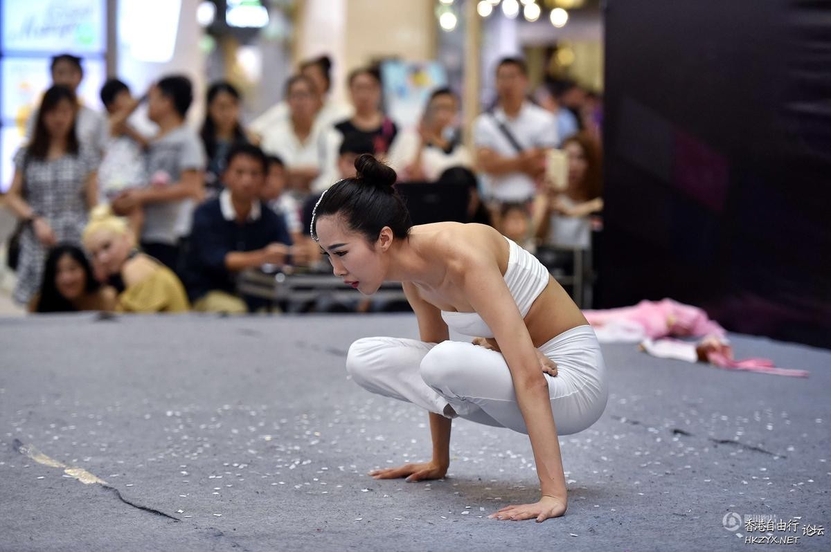 裸體瑜伽性感中精華  瑜伽美体图片