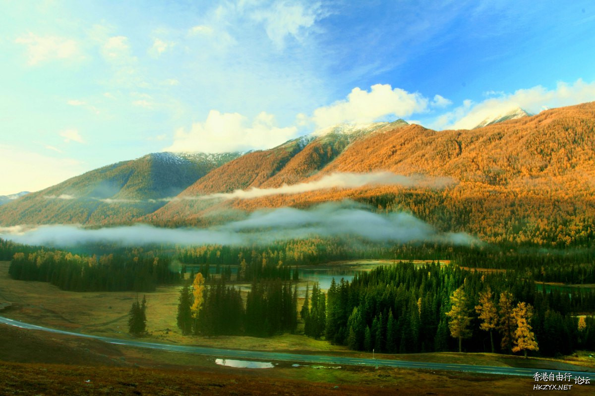 烟雾撩人的新疆喀纳斯山  ChinaTravel 中國觀光景點