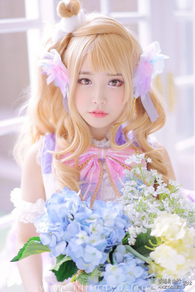   lovely - charming 可愛迷人