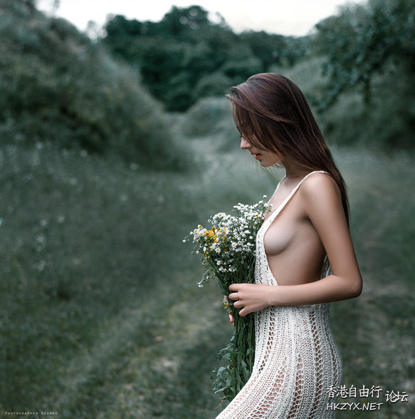   lovely - charming 可愛迷人