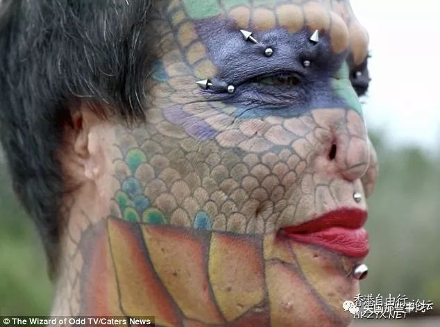 女子不想做人: 变一条蛇  世界奇闻