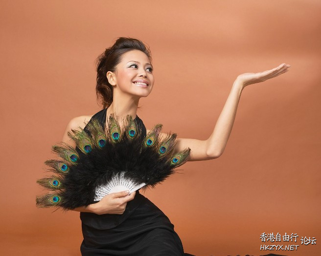   lovely - charming 可愛迷人