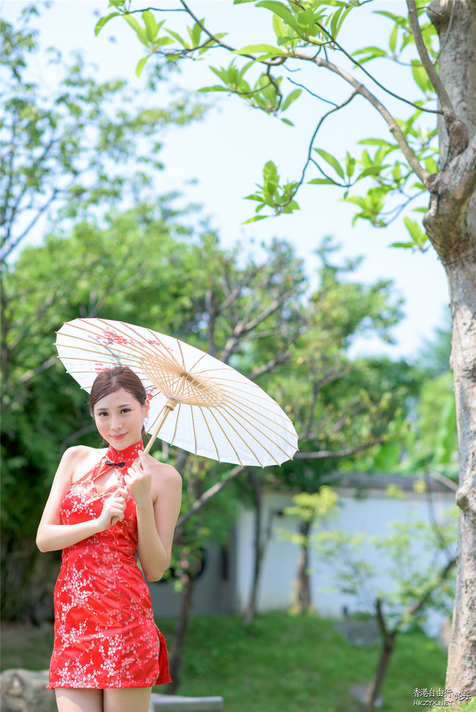   lovely - charming 可愛迷人