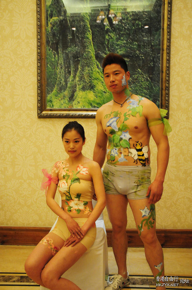 行爲藝術支持“裸婚”  婚礼服務