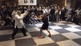 特警亲授 : 棍术格斗技能  男人吹水亭