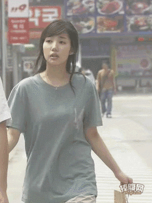   lovely - charming 可愛迷人