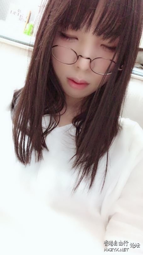   lovely - charming 可愛迷人