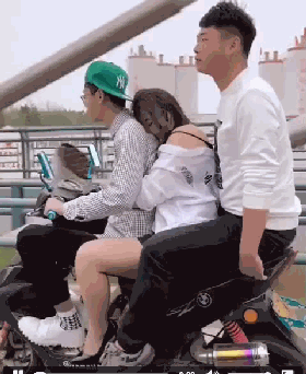 攪笑街拍包你笑   一天三笑 + 解悶處